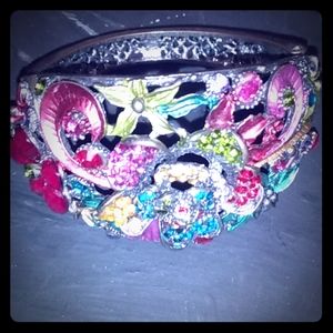 3/$20 - Flower gem bracelet
